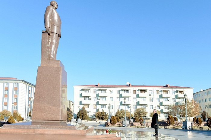 Nakhchivan hosts ceremony to commemorate national leader Heydar Aliyev 